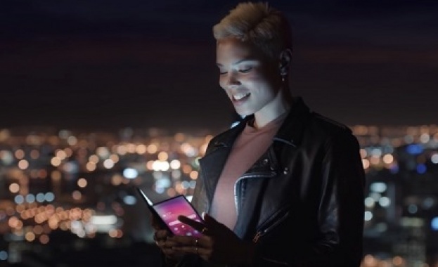 Samsung загатна за телефон със сгъваем дисплей