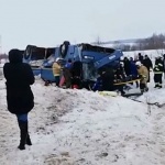 Седем загинали и 32 ранени при преобръщане на автобус в Русия (Обновена)