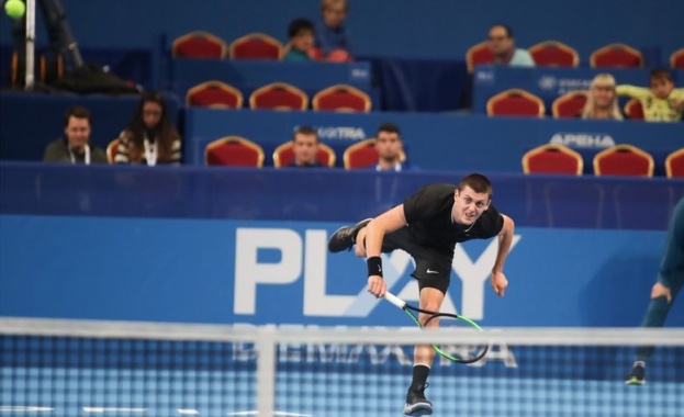 Националът за Купа Дейвис Александър Лазаров се класира за четвъртфиналите