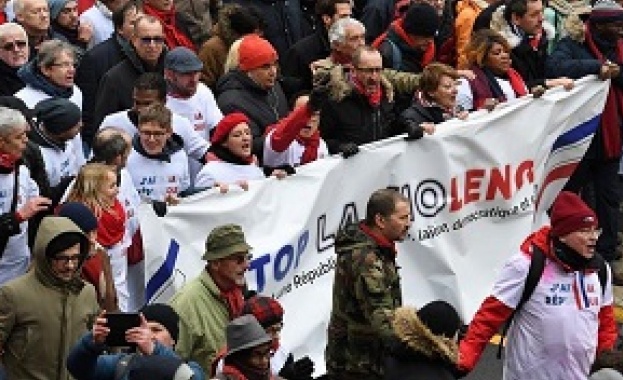 Жълти жилетки, сини жилетки и червени шалове: Защо протестират французите?