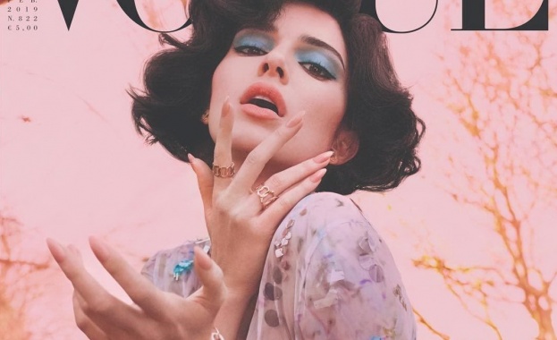 Кендал Джанър се съблече чисто гола за Vogue