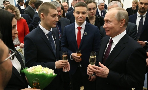 Путин връчи президентските награди в областта на науката и иновациите  на младите учени
