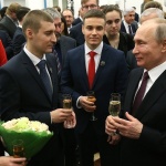 Путин връчи президентските награди в областта на науката и иновациите  на младите учени