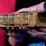  Откриха Библия на 1200 години у трафиканти в Турция 