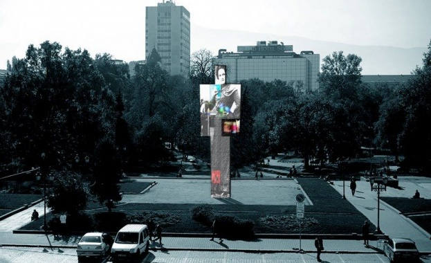 12-метров стоманен човек сменя Бронзовата къща в София