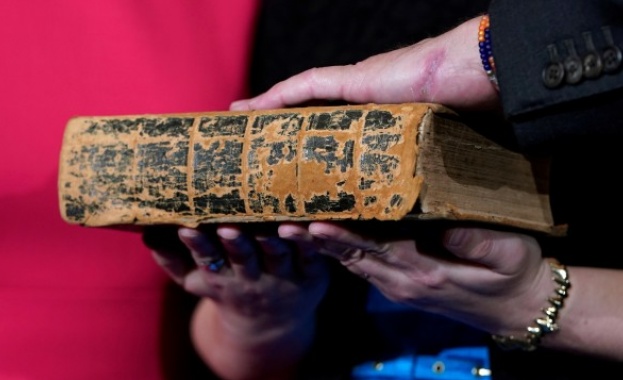  Откриха Библия на 1200 години у трафиканти в Турция 