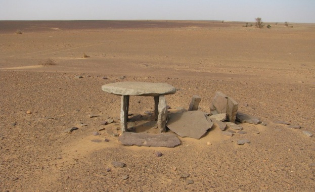 Мистериозни каменни конструкции в Западна Сахара