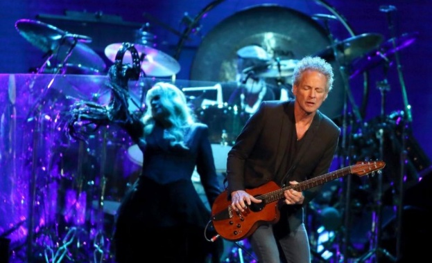 Бившият китарист на Fleetwood Mac Линдзи Бъкингам е с увредени гласни струни