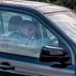 Принц Филип доброволно си върна шофьорската книжка