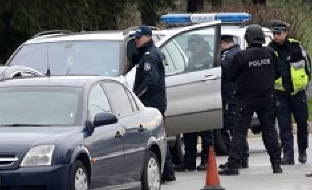 Спецакция в Пловдив - задържаха 21 души за разпространение на дрога  