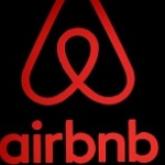 Париж готви рекордна глоба за Airbnb заради нелегални реклами