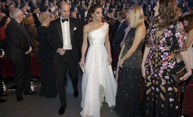 Ослепителната Кейт в приказна бяла рокля на наградите БАФТА 