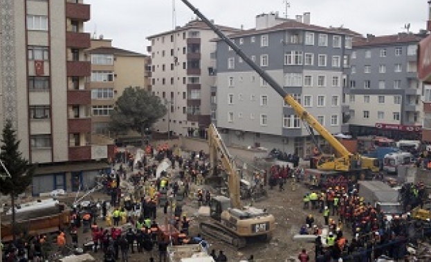 Събарят 8 блока в Истанбул