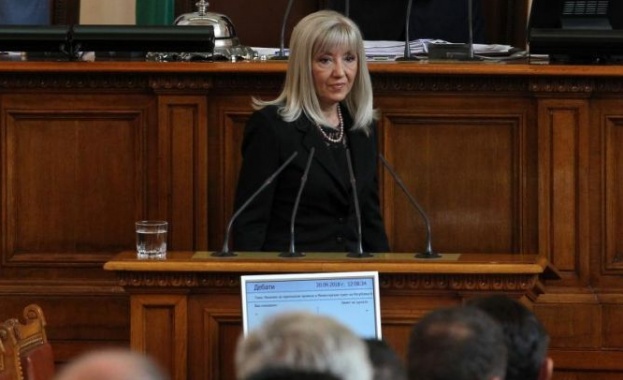 Министър Аврамова: Ако БСП разполага с информация за изнудване за ТОЛ системата, да сезира контролните органи