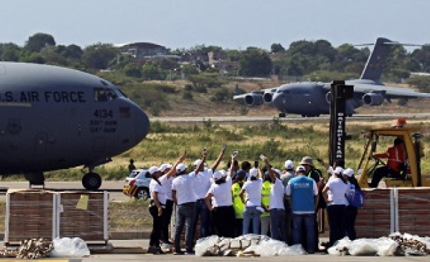 Военновъздушните сили на САЩ превозват тонове помощ към Венецуела