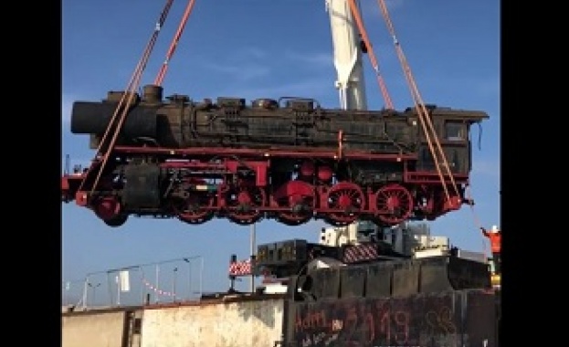  Уникален локомотив от Втората световна война пристигна у нас