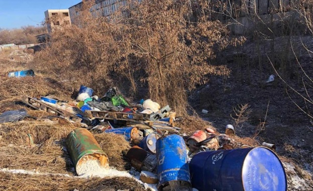 Разчистиха 29-те тона изхвърлени опасни отпадъци край гара Яна