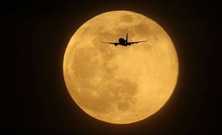 Първият метеорен поток за 2026 г. и суперлуна ще се синхронизират в януарското небе