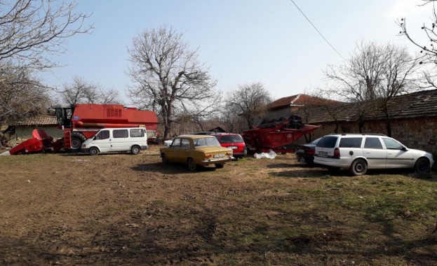 Задържаха кметски син за лихварство