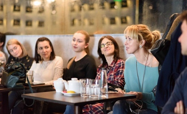 Родителска среща в бар