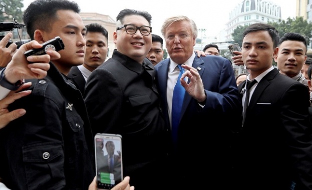 Двойниците на Ким Чен-ун и Тръмп пристигнаха в Ханой
