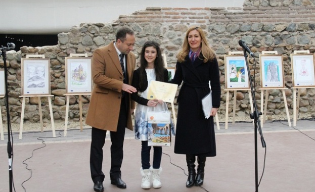 Министър Ангелкова награди децата, отличени в конкурса за рисунка на тема „Моята ЕДЕН дестинация в България“