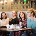 Родителска среща в бар