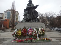 Поднасяне на венци и цветя по повод Деня на защитника на Отечеството