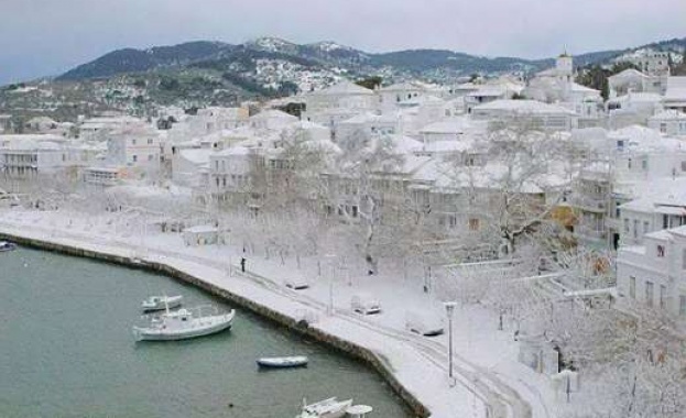 Сняг и студ и в Гърция