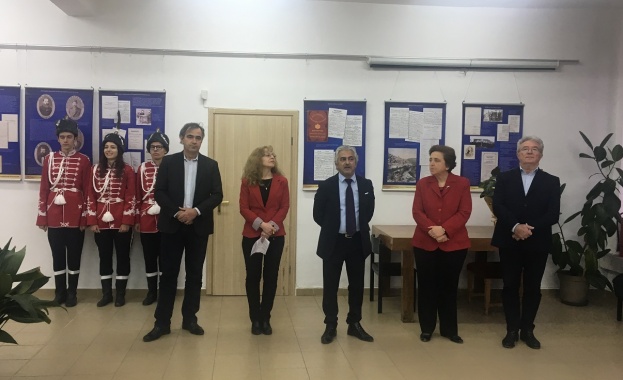 Изложбата, посветена на 140 години от приемането на Търновската конституция, гостува в Смолян 