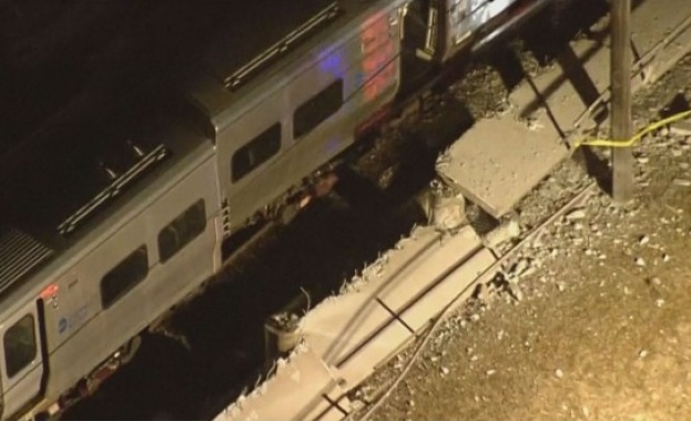 Трима загинали и 9 ранени при катастрофа на влак и кола до Ню Йорк