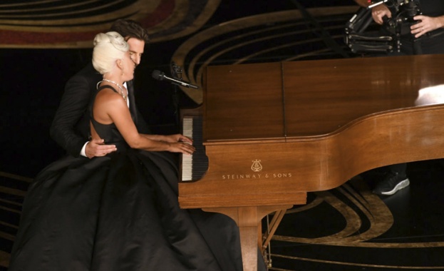 Лейди Гага най-накрая коментира изпълнението си с Брадли Купър на Оскарите