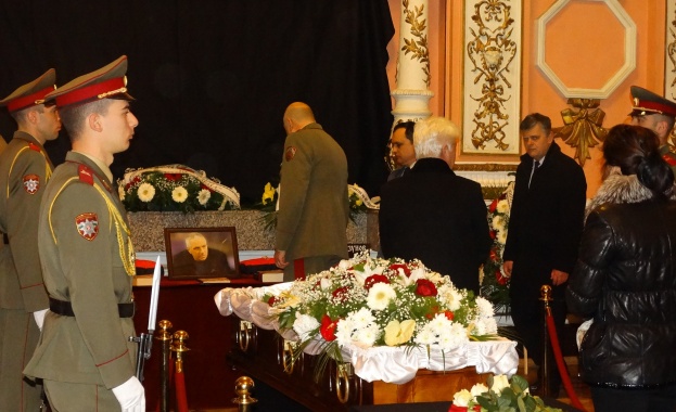   България се сбогува с журналиста и собственик на Агенция "Фокус" Красимир Узунов