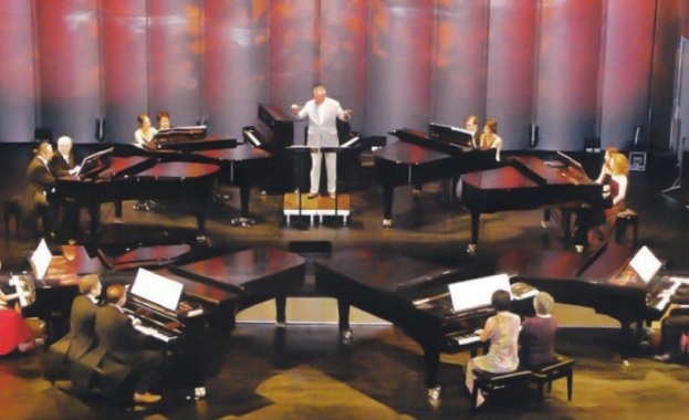 Уникален „Концерт на 8 рояла“ ще гостува през ноември в България 