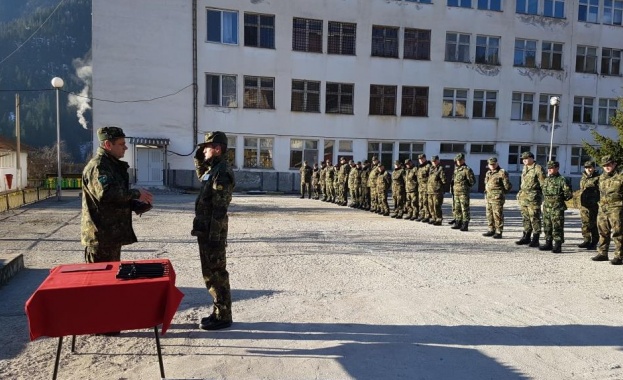 Обявен е конкурс за попълване на 198 вакантни войнишки длъжности в Сухопътните войски