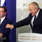 "Комерсант" след визитата на Медведев: "България се държи за тръбата"