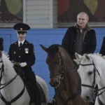  За 8 март Путин поязди заедно с жени полицаи