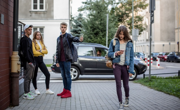 Кампания срещу посегателствата над деца в Интернет