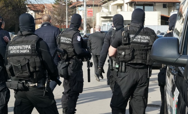 Полиция и жандармерия влязоха в ромската махала на Бургас 