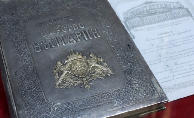 Пътуваща фотоизложба "140 години от приемането на Търновската конституция" откриха в Кърджали