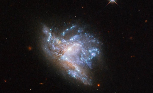 „Хъбъл“ засне две сблъскващи се галактики