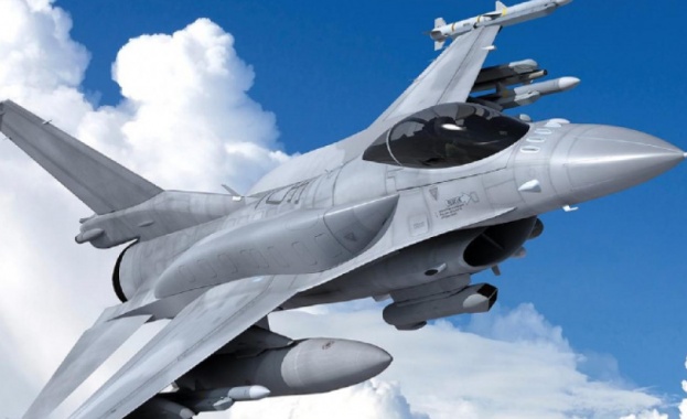 Изтребител Ф-16 се разби в склад край военна авиобаза в САЩ 