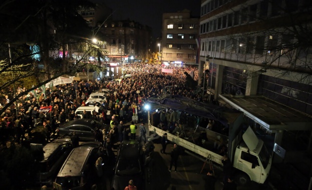 Сърбия отстъпи след протестите, отказва се да налага полицейски час заради COVID-19 