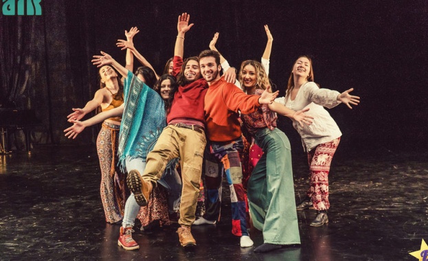Мюзикълът "Коса" се завръща на българска сцена с 8 представления през април