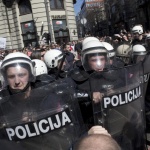 Кола се вряза в протестиращи в Белград