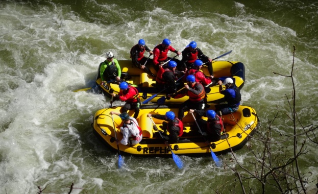 Рафтинг сезонът в Кресненското дефиле започна Първите райдери вече се