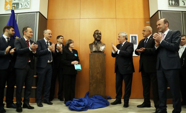 Откриха изложбено пространство „Атанас Буров“ в Европарламента