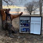 Американци откриха насред полето хладилник, зареден с бири