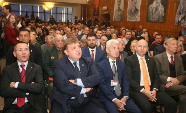 ВМРО одобрява оставката на Цачева