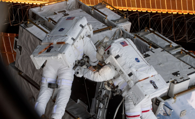 НАСА: Женска космическа разходка няма да има – скафандрите на МКС са прекалено големи